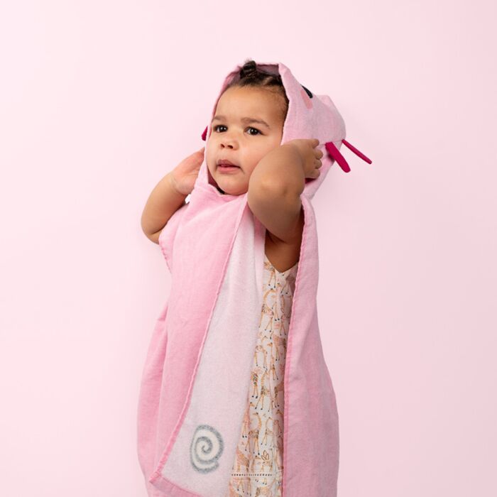 Puckator Maddie the Axolotl Adoramals Kids Hooded Towel